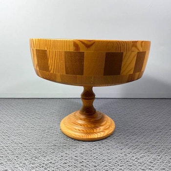 Träskål på fot med intarsia