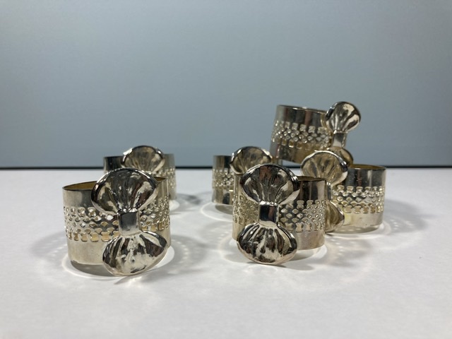 Servettringar nysilver med rosetter