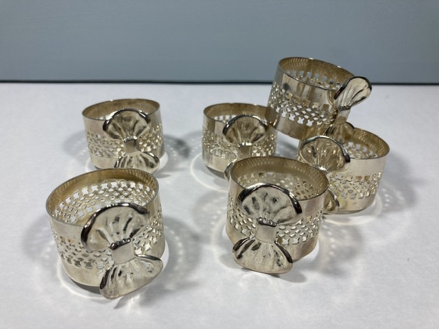 Servettringar nysilver med rosetter perspektiv