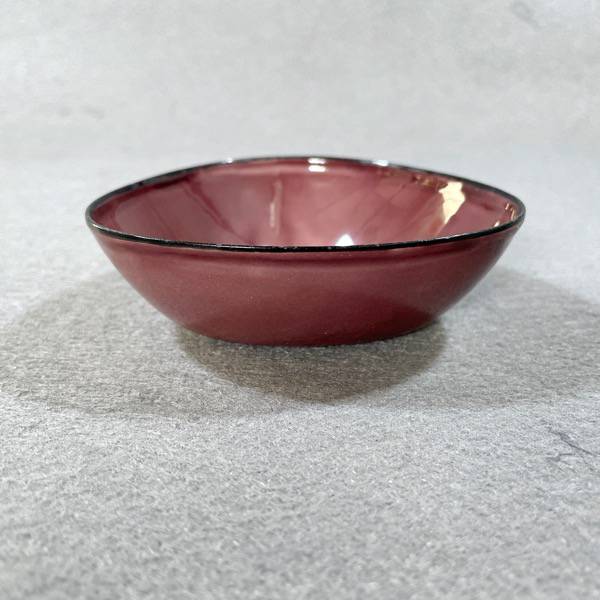 Lila emaljskål med nagg - Arne Erker, Kockum