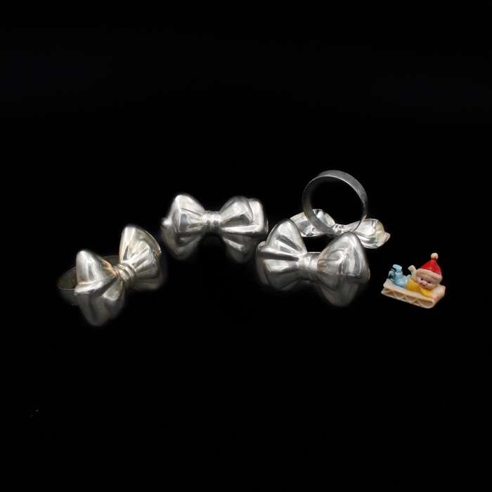 Servettringar med rosetter