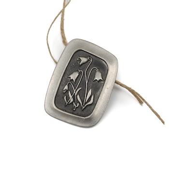 Brosch i Svenskt Tenn med Linneor