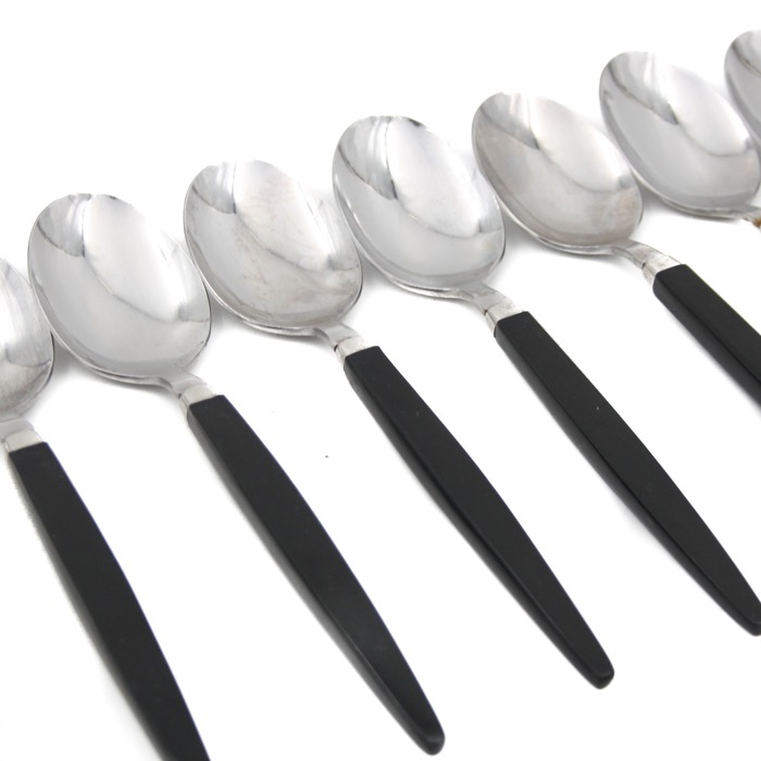 Matsked med svart bakelithandtag