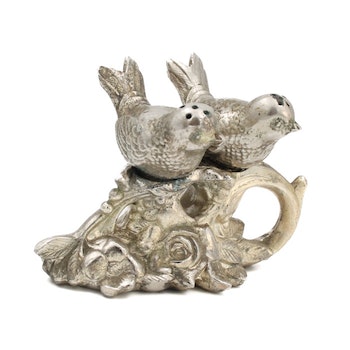 Salt och peppar - fåglar i ett träd