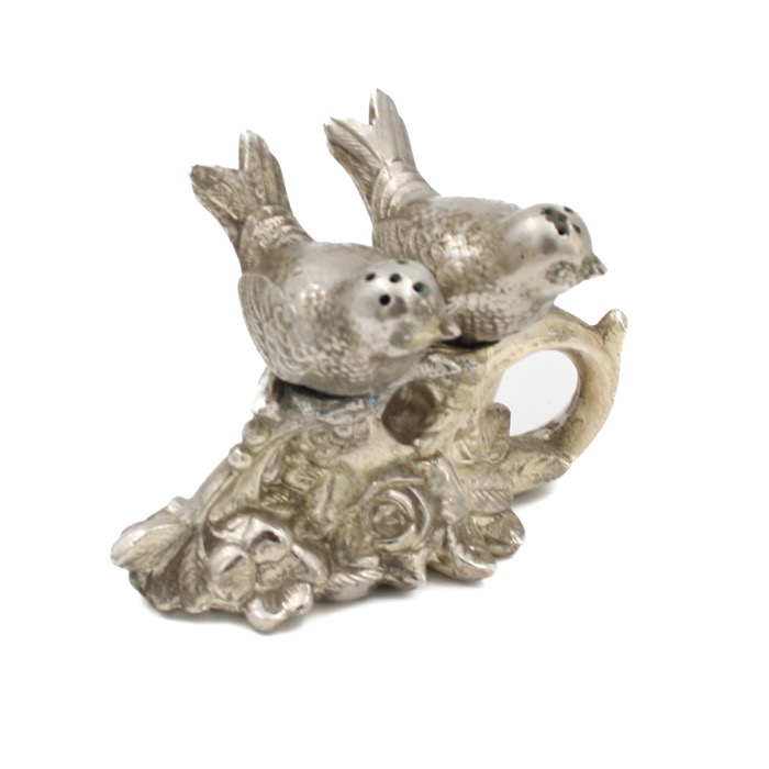 Salt och peppar - fåglar i ett träd