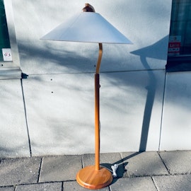 Golvlampa i furu - Markslöjd, Modell 1022